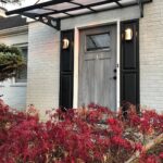 esővéfő ajtó fölé